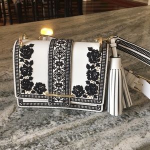 Kate Spade purse with adjustable strap